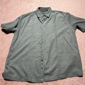 Men’s Axist casual dress shirt